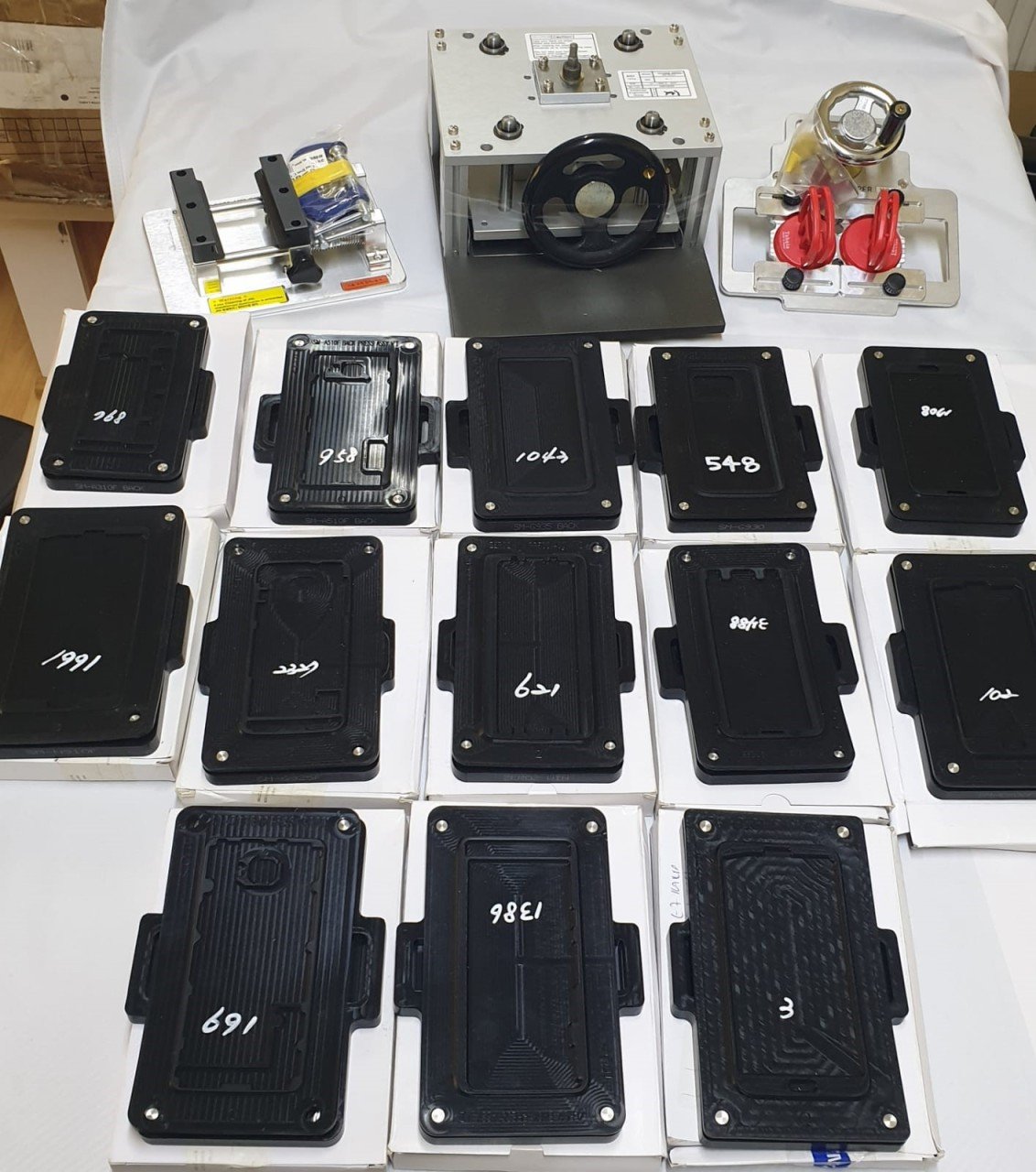 SAMSUNG EKRAN VE PİL KAPAĞI SIKIŞTIRMA KALIP VE MENGENESİ